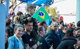 Mais de 5 mil pessoas acompanham desfile de 7 de setembro em SMOeste 