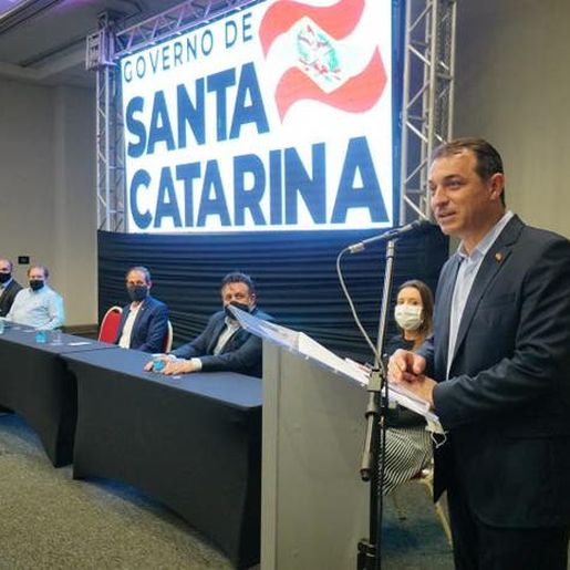 Governo de SC vai recorrer de decisão que proíbe eventos e limita hotéis