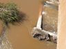 Pilares caem e ponte é interditada em município da região