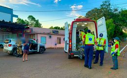 Homem causa confusão, ameaça frequentadores de bar e acaba agredido 