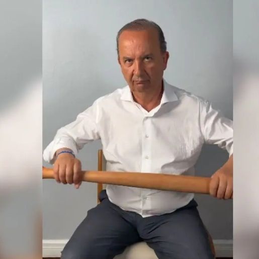 Governador de SC aparece com taco de beisebol em vídeo que comenta possível escolta a MST