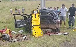 Acidente entre carro e caminhão deixa um casal e uma criança gravemente feridos na BR 163 