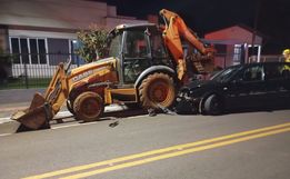 Homem fica ferido ao colidir carro em retroescavadeira em Cunha Porã