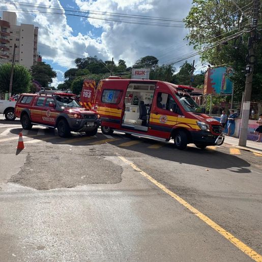 Colisão entre caminhonete e moto deixa homem ferido em SMO