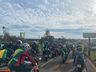 FOTOS: Bolsonaro participa de motociata com prefeito de Chapecó na carona