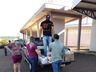 Grupo de voluntários realiza entrega de cestas de páscoa