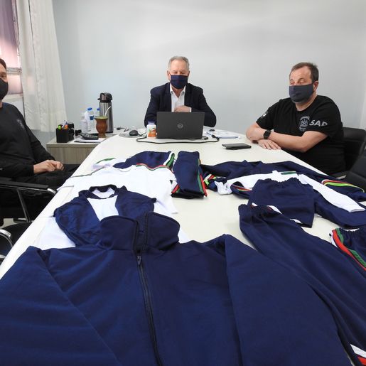Alunos da rede municipal poderão receber uniformes produzidos por apenados