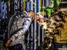 VÍDEOS: Homem tenta furtar loja, mas é preso pela Polícia Militar em SMO