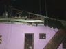Residência tem parte de estrutura arrancada por fortes ventos no interior de Itapiranga