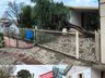 Árvore de grande porte cai sobre casa e carro após chuvas em São Lourenço do Oeste