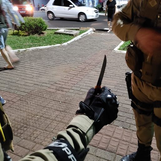 Cadeirante é presa após esfaquear homem em SMO 