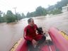 Bombeiros resgatam homem que ficou ilhado no Rio Uruguai