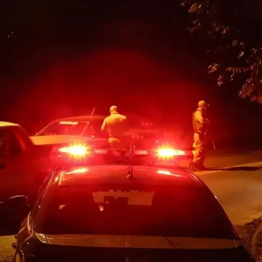 Vizinho se irrita com buzina de criança autista e mata pai a tiros