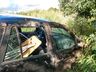 Carro sai da pista e tomba na SC 163 em Iporã do Oeste