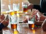 PM flagra aglomeração de pessoas jogando baralho e tomando cerveja em SMO