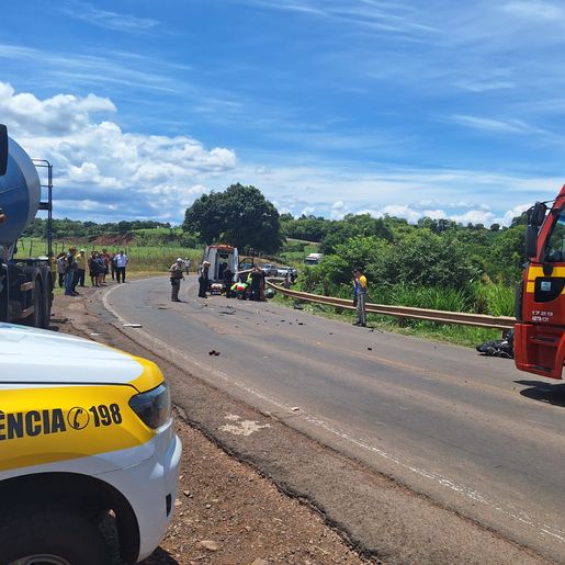 Colisão frontal entre moto e caminhão deixa idoso gravemente ferido na SC-163