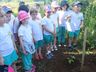 Alunos fazem visita ao Lago Municipal e participam de plantio de árvores em Cedro