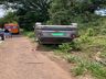 Carro sai da pista, colide em árvore e capota no interior de Itapiranga