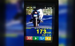 Polícia Militar Rodoviária flagra motociclista a 173 km/h na SC-163