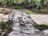 Enchente leva ponte no interior de Tunápolis