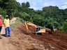 Secretaria de Agricultura de Guaraciaba realiza terraplenagem em Linha Caravaggio