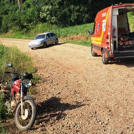 Homem sofre queda de moto e é socorrido com suspeita de traumatismo craniano