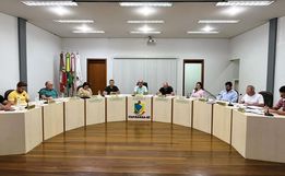 Vereadores de Itapiranga aprovam projeto de lei de cuidadores de crianças 