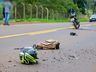 VÍDEOS: Colisão entre carro e moto deixa motociclista gravemente ferido