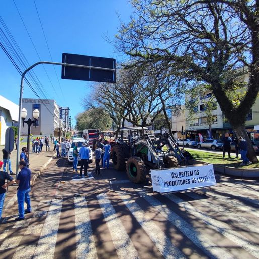 Crise no setor do leite é pauta de manifestação em São Lourenço do Oeste 