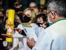 Vigília Pascal leva fiéis para Igreja Matriz em São Miguel do Oeste; fotos