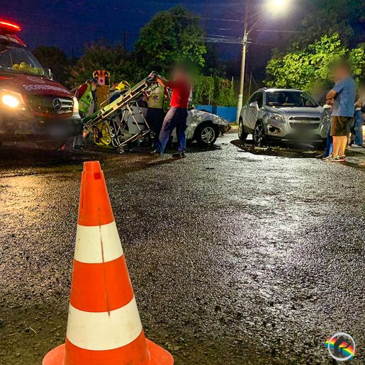 Colisão entre dois carros deixa mulher ferida em SMOeste 