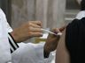 Casos de covid-19 aumentam 80% no mundo, mortes têm queda de 57%