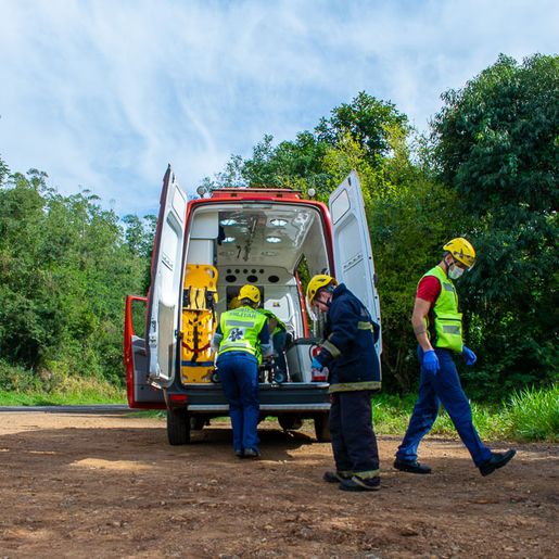 Colisão entre moto e carro deixa motociclista ferido entre SMO e MH na BR-282