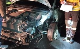 Colisão frontal entre dois carros deixa um ferido na BR-282, em Pinhalzinho