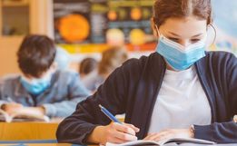 Escolas definem retorno de aula 100% presencial