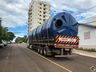 VÍDEO: Caminhão derruba dois postes no centro de São Miguel do Oeste
