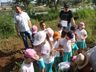 Alunos fazem visita ao Lago Municipal e participam de plantio de árvores em Cedro