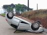 Condutor perde controle e capota veículo na SC-305