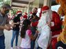 Campanha “Um presente de Natal” reúne crianças para entrega de presentes