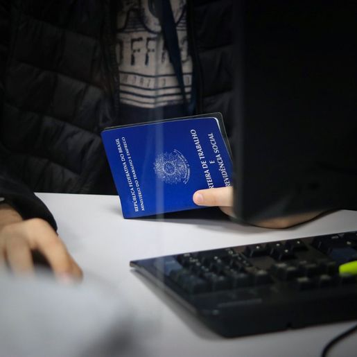 Mais de 1,3 mil vagas de emprego estão abertas no Oeste 