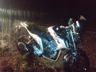 Saída de pista de moto deixa duas pessoas feridas na SC 496