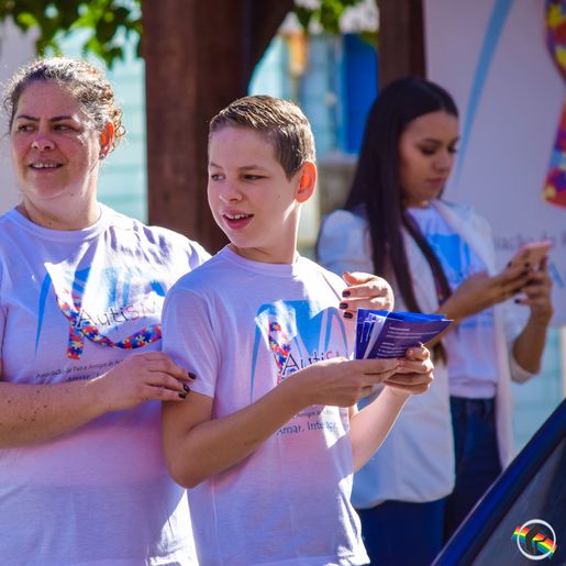 Associação promove pedágio sobre autismo em São Miguel do Oeste; fotos