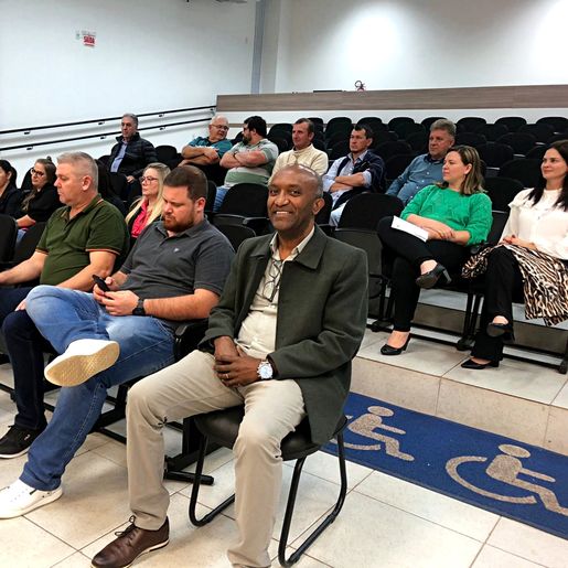  Em reunião com a Uvesc, vereadores da região debatem reativação de associação regional