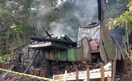 Incêndio destrói paiol utilizado para guardar ferramentas em Saltinho
