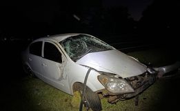 Veículo sai da pista e capota às margens da SC 163, em Descanso