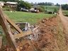 Vídeo:Dois bovinos morrem eletrocutados após caminhão derrubar poste no interior de Iporã do Oeste