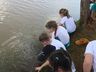 Alunos fazem visita ao Lago Municipal e participam de plantio de árvores em Cedro