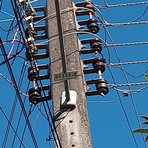 Plaquetas em luminárias facilitam atendimento e manutenção na iluminação pública