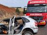 Homem fica preso nas ferragens após colisão entre carro e trator em Palma Sola