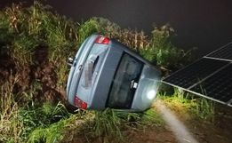 Veículo sai da pista e capota no interior de Itapiranga